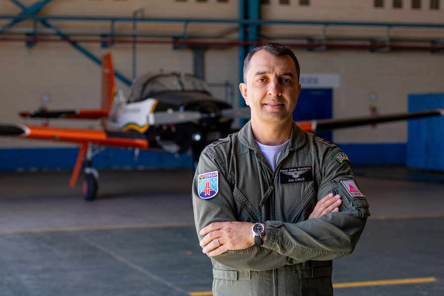 Uma ligação muito especial: Coronel Cruz e o FAB 1904